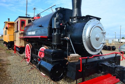 steam locomotive plus two rail cars